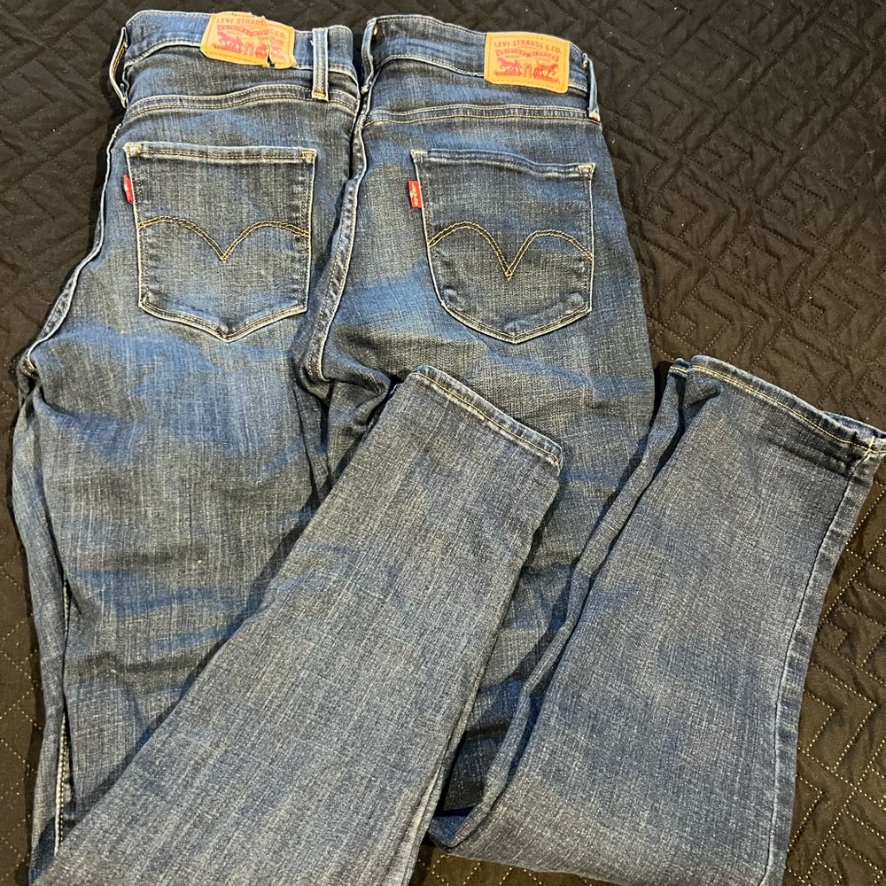 Levi's Women's Straight Leg Jeans in Classic Blue